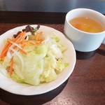 いきなりステーキ - ランチサービスのサラダとスープ