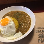 カームスペース - チキンカレー（￥700） ・めだまやき（＋￥100）