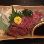 炉端・串揚げ 勘八 - とろける馬刺し