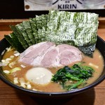 麺家 黒 - のり味玉ラーメン 並@税込800円：ほぼ全景