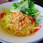 Goda Bar & Restaurant - 麺　きしめん状のやや黄色っぽい麺