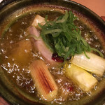 神田のまぐろトラエモン - マグロと焦がし葱の和ヒージョ（バゲット付）　７８０円 鮪のアヒージョは初めて。お酒に合う味わいです。