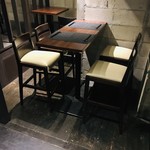 土鍋ご飯と蕎麦 横濱深夜食堂 - テーブル席（4人掛け）
