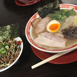 呼び戻しとんこつ 光四郎 - 光四郎ラーメンと高菜めし