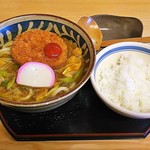 Menjaya Ichibanya Yamato - 黒毛和牛のメンチカツカレーうどん（ごはん、おつけもの付き※ミニ野菜サラダも選択可）（680円）