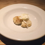 カレーのアキンボ - 揚げた里芋とチーズとタマネギ(3500円のコース)
