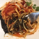 リナシメント - Pasta(スパゲッティ ヤリ烏賊トマトソース 烏賊墨添え)烏賊墨を混ぜて