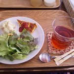 レグーミ - ランチにつくサラダ・デリ・ドリンク。