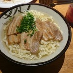 てぃーだむーん - 〆の三枚肉そば500円