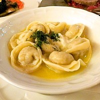 スンガリー 新宿東口本店 - ペリメニ (シベリア風手打ち水ぎょうざ、レモン・バターソース) 包み方が特徴的！　皮が結構分厚いのでバターソースが合うのでしょうね。