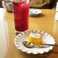 京懐石とゆば料理 松山閣 JR京都伊勢丹店 - 水菓子　１ドリンククーポンの赤ぶどうジュース