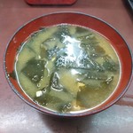 えぞ松 - 定食と言っても、付くのは味噌汁だけ
      けど、クタクタワカメがたくさん入ってて美味い！