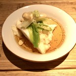 酒井商会 - お通し：呉豆腐 うるいと打ち豆のおひたし