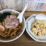 峰来軒 - ラーメン 半チャーハン