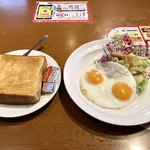 ガスト - 目玉焼きセット…399円（日替わりスープ、ドリンクバー付き）
