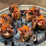 炭火とワイン - 銚子港鯛の藁焼きからし菜ととびっこ
