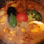 Soup Curry 笑くぼ - 季節の７種の野菜のトマトスープカレー