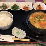 韓国家庭料理 味楽 - スンドゥブチゲ定食