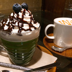 珈琲ぶりこ - ショコラグリーンティー¥740とキャラメルミルク¥540