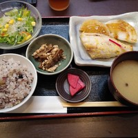 かみいし - 週替わり定食880円