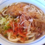 Dondon An - うどん大。牛肉コロッケ。鰹節。520円也