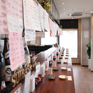 It is a stylish space that combines the best features of a cafe and Izakaya (Japanese-style bar).