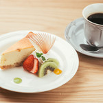 Kadonomise - CADOオリジナル絶品チーズケーキとホットコーヒー\650(税抜き)