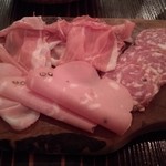 ズッペリア オステリア ピティリアーノ - 生ハムやサラミの盛り合わせ