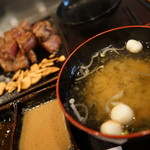 Azuma - みそ汁とステーキ