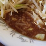 麺喰亭 まんぷく - 醤油ラーメンのスープ。カエシ先行型も、出汁も濃厚でなかなか旨い！！