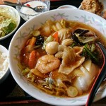 台湾料理 太和菜工坊 - 五目ラーメン定食