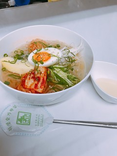 h sumibiyakinikuhorumommarumi - 当店は韓国風盛岡冷麺（写真）と醬油ダシの冷麺・まる味冷麺があります。