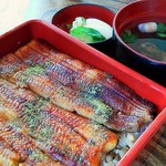 宮川本廛 三田店  - 粉山椒をタップリと振り掛ける