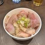 麺屋りゅう - 週替わり丼（肩ロース + 豚バラ + 鶏モモ）