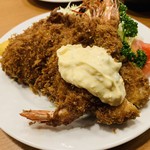 Tonkatsu Yachiyo - サービス定食。
