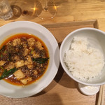 一碗水 - 麻婆豆腐猪羊 煲飯(豚と羊の麻婆豆腐、ジャスミンライス)