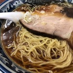ラーメン丸仙 - 中細の縮れ麺と大きめのチャーシュー