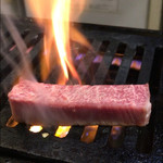 Taishuu Horumon Yakiniku Jun - シャトーブリアン 焼き焼き風景