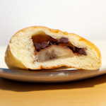 田園ベーカリー - 生のバナナがそのまま入っている！ バナナクリームを想定していたので、これには正直驚き