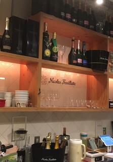 スタンドシャン食 Osaka北新地 Champagne & GYOZA BAR - 