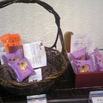 菓子工房 レジェール・ソルティ - 銘菓『野崎小唄』ディスプレイ