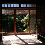 茶寮 宝泉 - お庭を望む