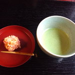 抹茶と上生菓子(750円)