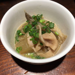 旬酔基じ - お通し♬︎もつ煮♡バケツ1杯イケそう(〃ω〃)