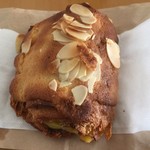 リムヴェール パティスリー カフェ - パン オ ショコラ ダマンド