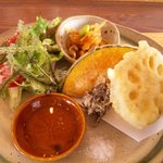 Cafe cha- cha- - 沖縄もずく＋野菜天ぷら２種、生海ぶどうのサラダ、惣菜１品。