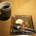 Osteria caiman table - ひとくちデザート、ホットコーヒー