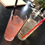 エアサイドカフェ - ピンクレモネード、白ぶどうジュース