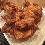 普通の食堂いわま - 大きな唐揚げが3個、1個友人にスルーパス❣️