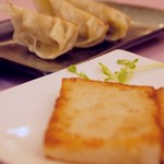 霞舫飯店 - 人気ランキングトップ５の餃子と台湾大根もち